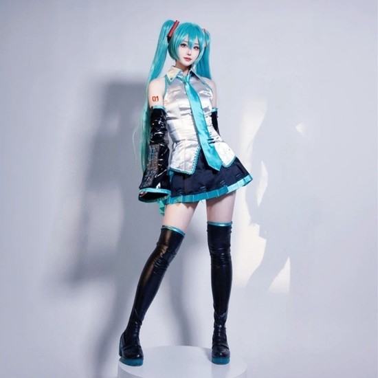 韓妹COS初音未來：絲襪膠衣大展偶像身材