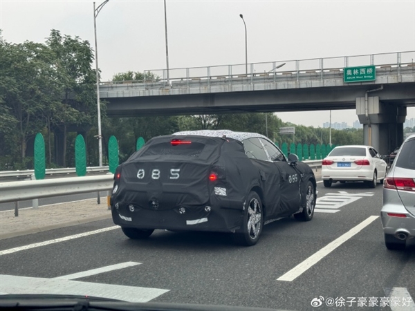 雷軍憋大招！小米SUV新諜照曝光：比SU7大多了、神似法拉利Purosangue