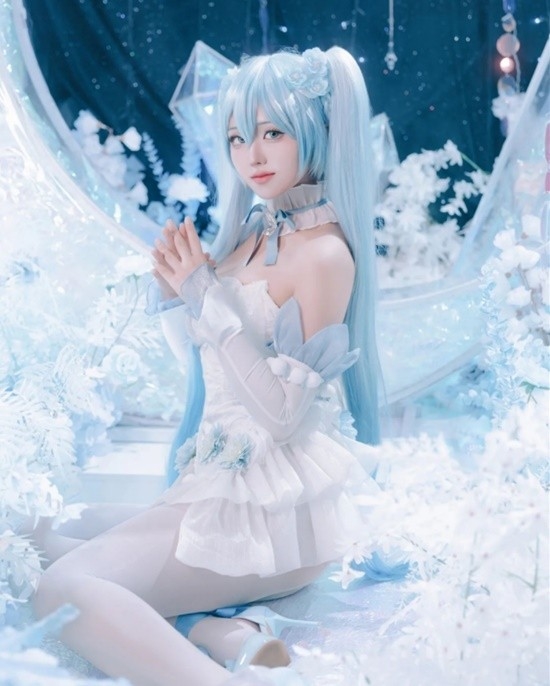 韓妹COS初音未來：絲襪膠衣大展偶像身材