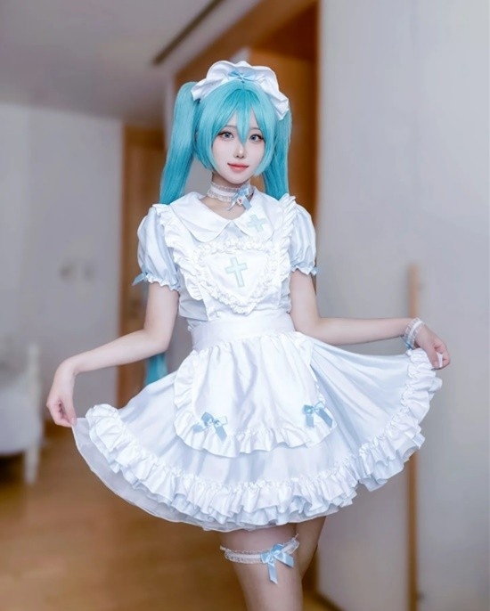 韓妹COS初音未來：絲襪膠衣大展偶像身材