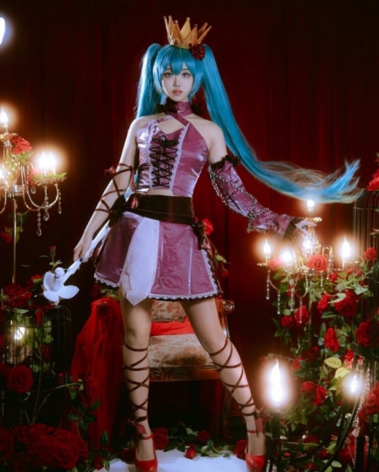 韓妹COS初音未來：絲襪膠衣大展偶像身材