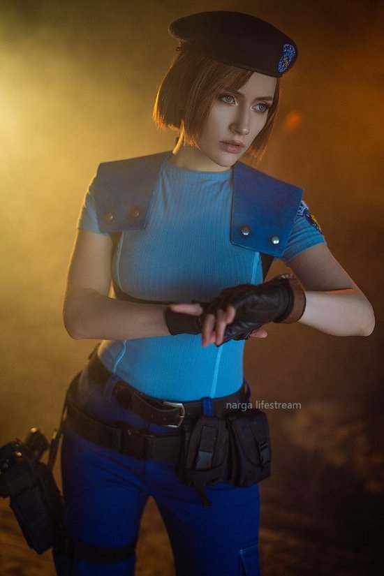美女COS《生化危機(jī)3》吉爾：美艷警服頗具女王氣質(zhì)