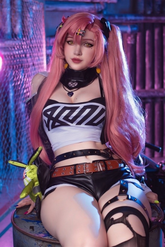 俄妹COS《老頭環(huán)》瑪莉卡女王：深V高衩禮服優(yōu)雅