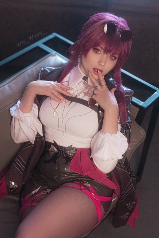 俄妹COS《塞爾達》公主：睡衣身材美艷