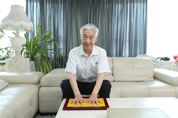 中國載人航天工程首任總設(shè)計師王永志被授予“共和國勛章”