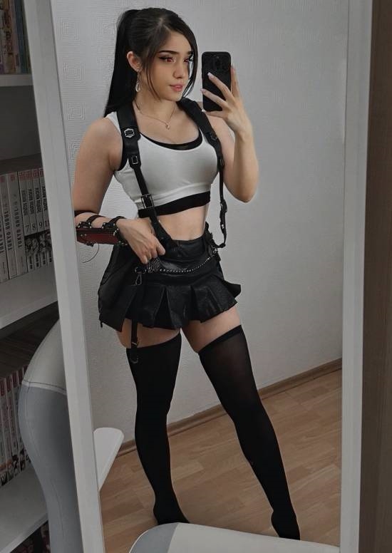 混搭的美！國(guó)外美女COS蒂法：但是穿著艾達(dá)王的衣服