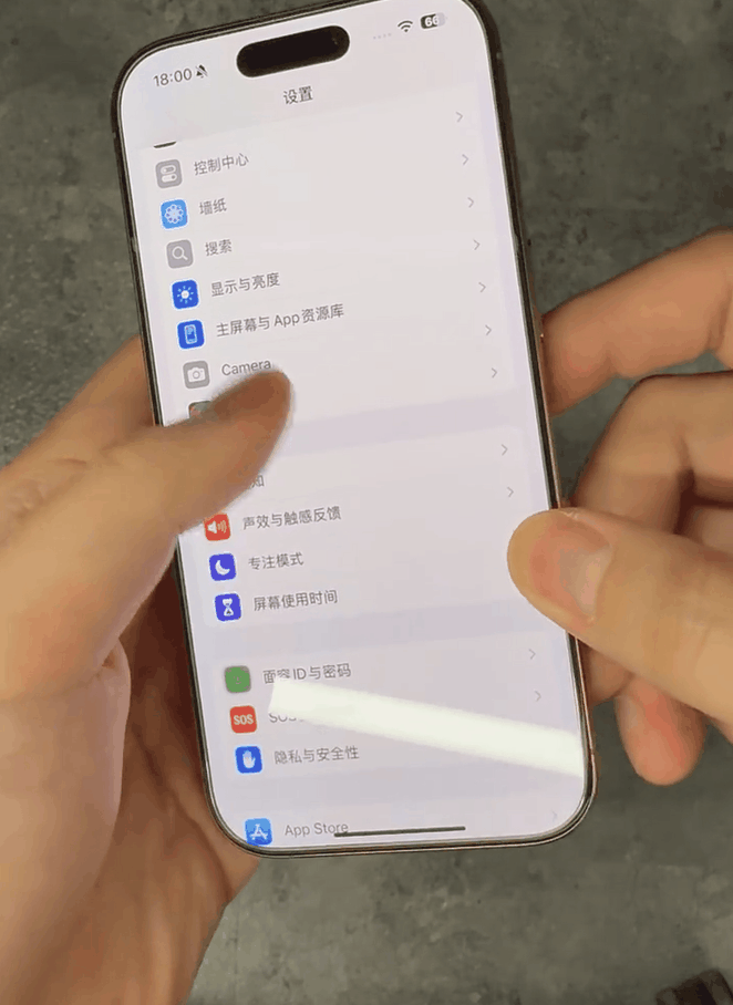 博主復(fù)現(xiàn)iPhone 16 Pro Max觸屏失靈Bug：死亡之握返場