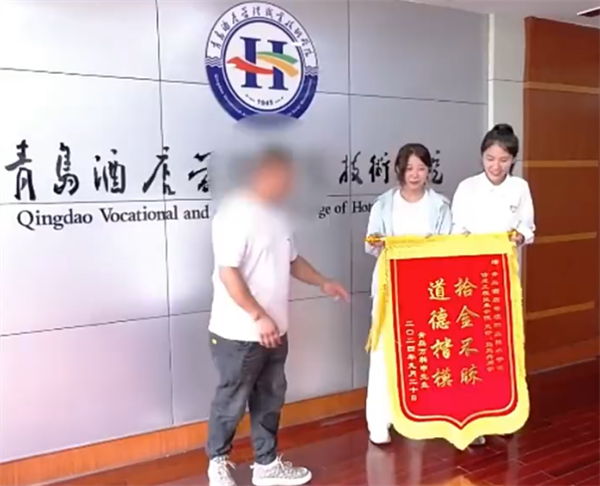真拾金不昧！女大學生出門游玩撿到一斤黃金物歸原主：總價值超40萬元