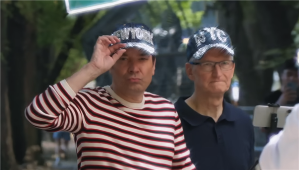 庫克做客脫口秀推銷蘋果AI功能 網友：庫克都上節(jié)目搞營銷了