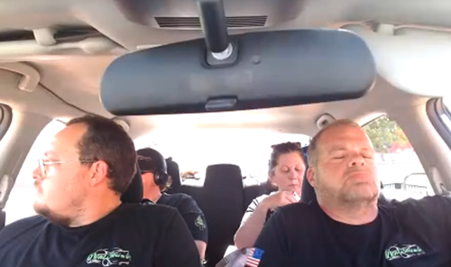 美國老哥用一杯大便熏跑比賽對手！贏了一輛車