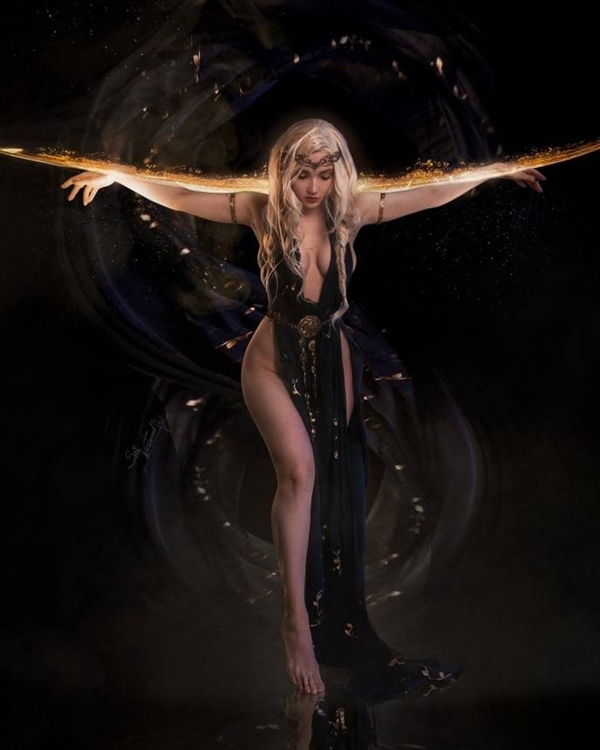 烏克蘭美女Cos影心圖賞：顏值高 身材火辣