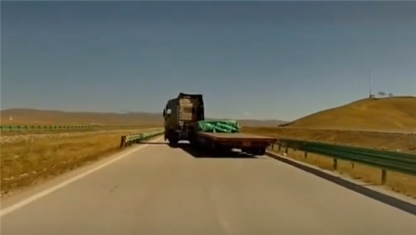 理想L6車主曝路遇路霸搶劫 官方回應(yīng)：系誤會(huì)、已控制三人