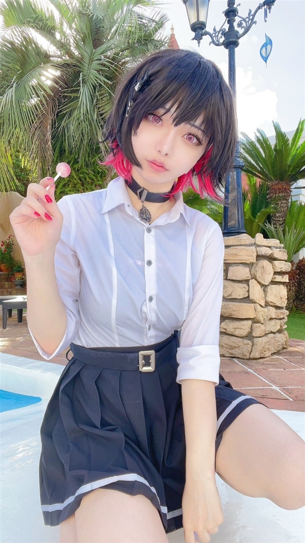 日本美女Cos《絕區(qū)零》簡美圖賞：性感還原 身材絕佳
