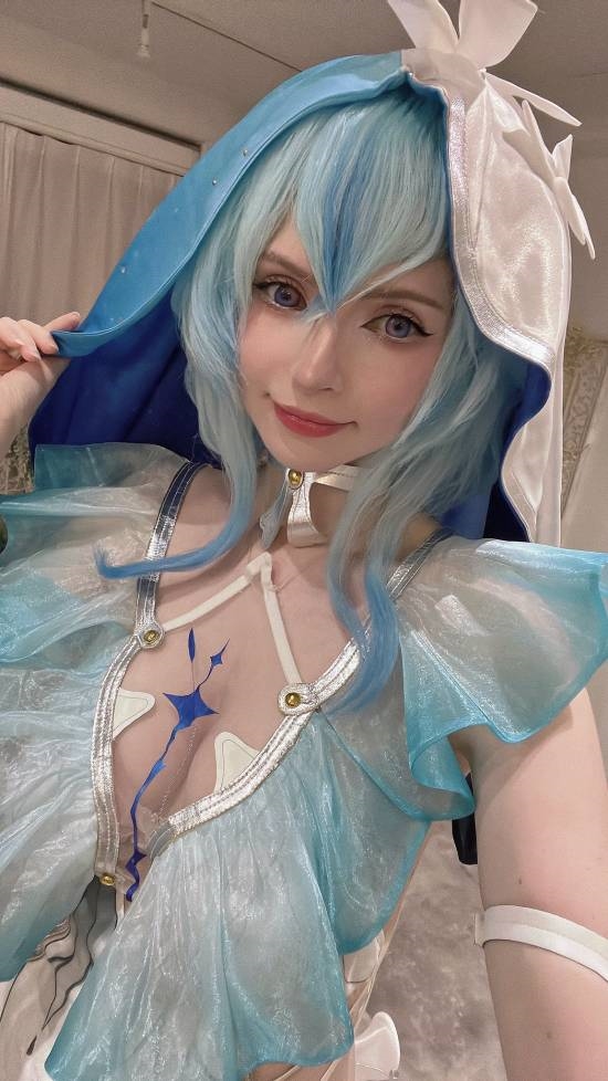 礙事梨體模《鳴潮》COS：潔白無(wú)瑕