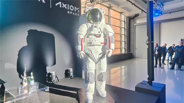 登月能現(xiàn)場直播 還質疑嗎！美航天公司新一代登月服亮相：支持4G通信