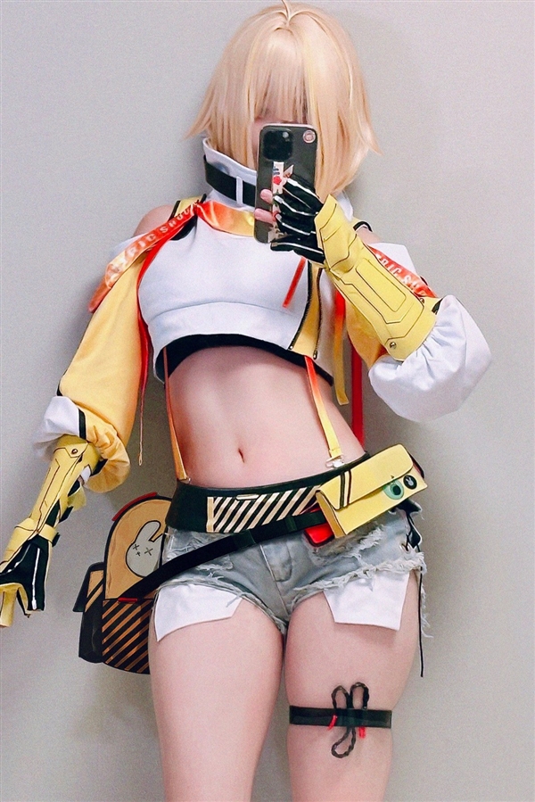 ShiftUP美女員工Cos《星刃》《妮姬》：很性感！很還原
