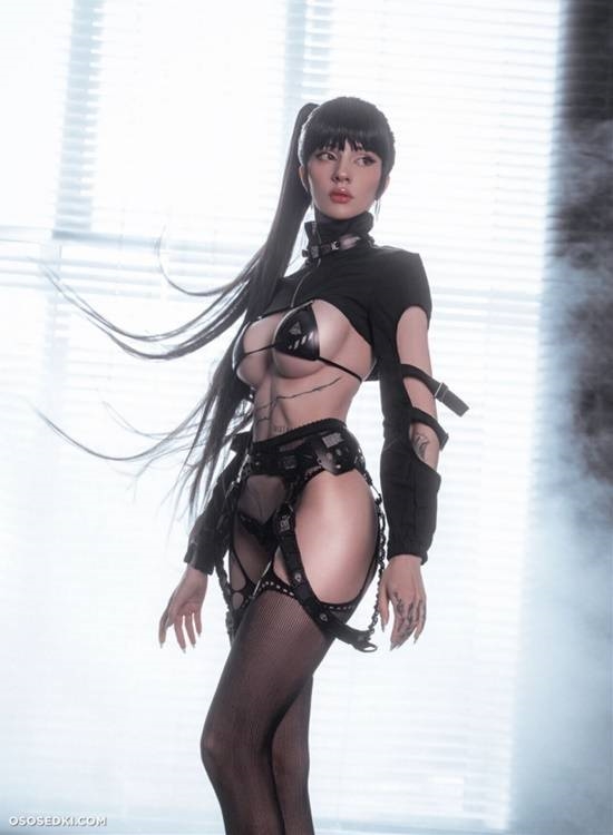 俄妹COS《劍星》女主鏤空服：完美還原