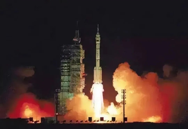 神舟一號(hào)發(fā)射整整25年！航天飛機(jī)、載人飛船爭(zhēng)論了3年多