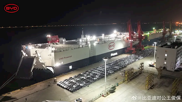 比亞迪第二艘滾裝船交付即運(yùn)營：5000輛新車駛向歐洲