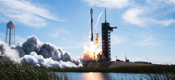 SpaceX獵鷹9號(hào)發(fā)射9+噸重衛(wèi)星：史上第379次回收成功