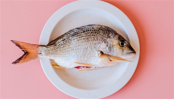 喪命式自救后巨大魚刺直扎男子心臟 醫(yī)生：自救方法不可取