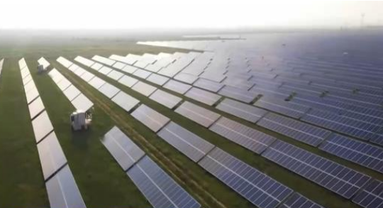 比重上升至24.8%！我國光伏裝機規(guī)模已超風電水電