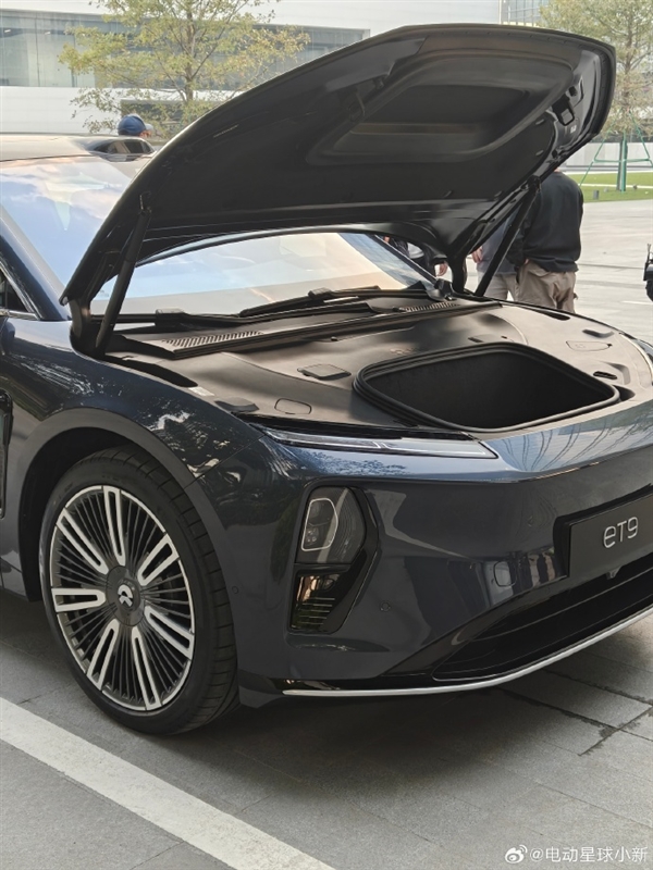 蔚來貴量產(chǎn)電車 ET9實(shí)車首次曝光：大四座有前備箱