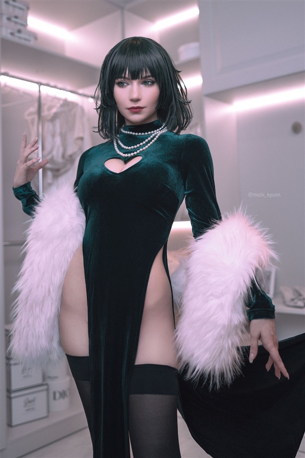 俄羅斯美女COS《巫師3》希里圖賞：熱辣非凡