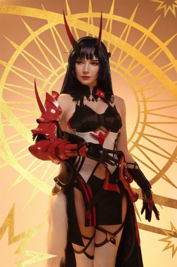 俄羅斯美女COS《巫師3》希里圖賞：熱辣非凡