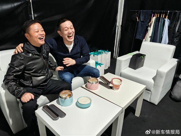 蔚來(lái)NIO Day何小鵬來(lái)探班：給李斌送去湯圓