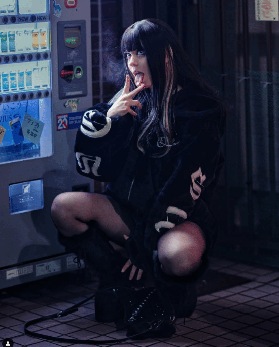 美女COS《劍星》伊芙：身材完美還原