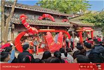 榮耀AI魔法市集風(fēng)火開市，來成都寬窄巷子迎新年
