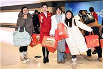 哈爾濱啟動(dòng)感恩游客行動(dòng)：迎新年首趟航班 送紅腸雞架東北特色年貨和保暖三件套