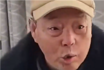 劉強東語文老師領(lǐng)10萬紅包現(xiàn)場賦詩：春節(jié)贈禮千百萬 十里八鄉(xiāng)皆感動