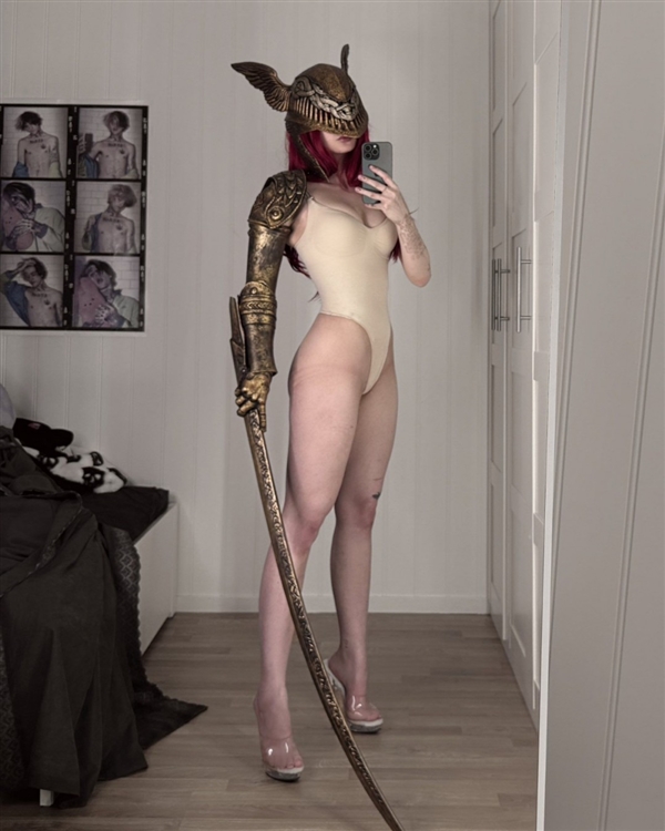 國外美女Cos《巫師》希里美圖：甜美系白毛女神