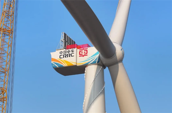 20MW量級！中國中車“啟航號”漂浮式風(fēng)電機(jī)組成功吊裝