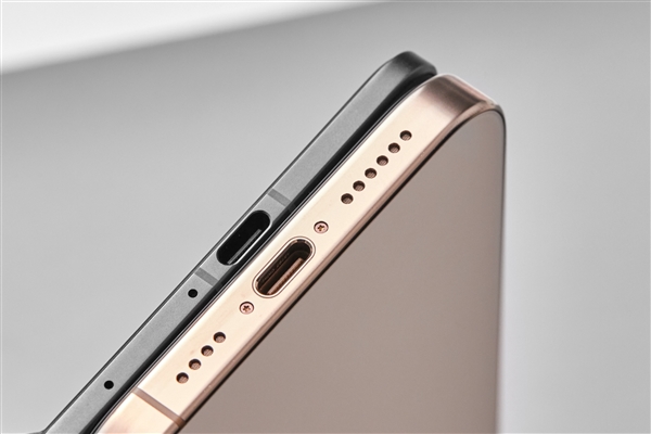 全球薄折疊屏！OPPO Find N5真機(jī)現(xiàn)身：薄到無敵
