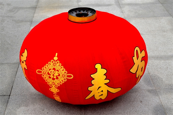 第一批聰明的人已經(jīng)堵路上了 車主：備了方便面也沒(méi)法泡