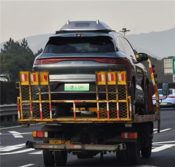 搭載全球強(qiáng)電機(jī) 比亞迪唐L DM實車曝光：自帶車頂無人機(jī)艙