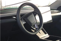 馬斯克妥協(xié)了！特斯拉新款Model Y實車內(nèi)飾曝光：打轉(zhuǎn)向燈不再“反人類”
