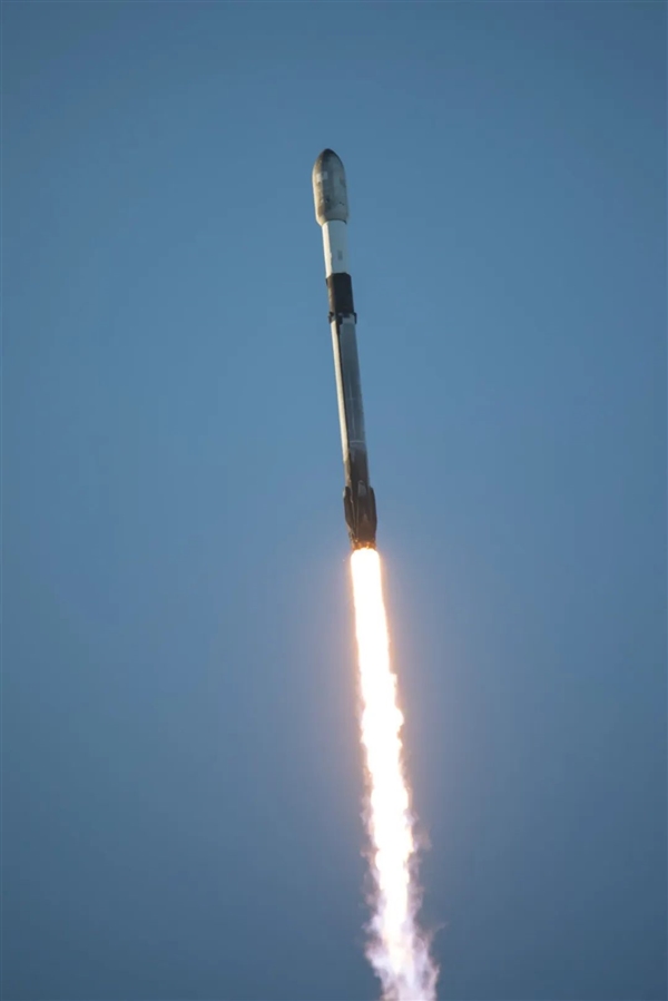 一次27顆創(chuàng)紀(jì)錄！SpaceX首次發(fā)射升級(jí)版星鏈V2 Mini衛(wèi)星