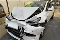 美國車友稱特斯拉FSD撞車：彎道不減速 高速追尾皮卡