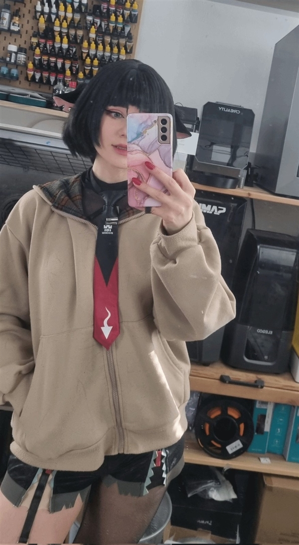 德國美女Cos《巫師3》希里蒸桑拿：性感誘人