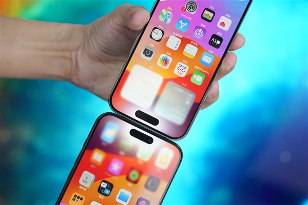 iPhone或?qū)⑹状卧谟∧嵘a(chǎn)！蘋果供應(yīng)商已在布局：力圖解除iPhone 16禁令