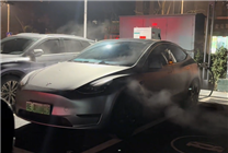 一特斯拉Model Y夜間充電時冒出白氣：非起火前兆、無須擔(dān)心