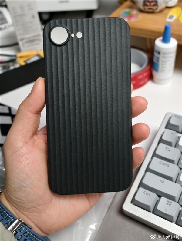 今年便宜的蘋果手機(jī)！iPhone SE 4保護(hù)殼現(xiàn)身