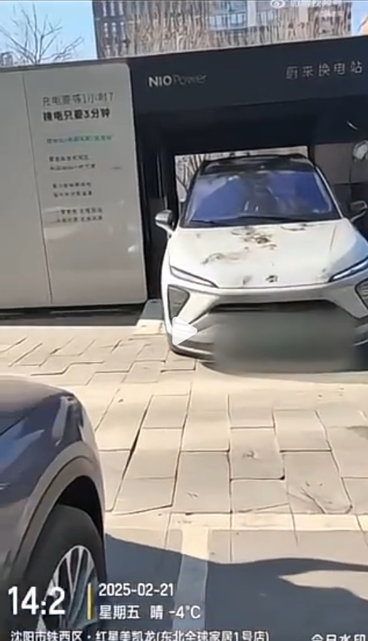 蔚來(lái)官方回應(yīng)換電站火災(zāi)事故：屋頂燈起火了 車主損失我們?nèi)珦?dān)