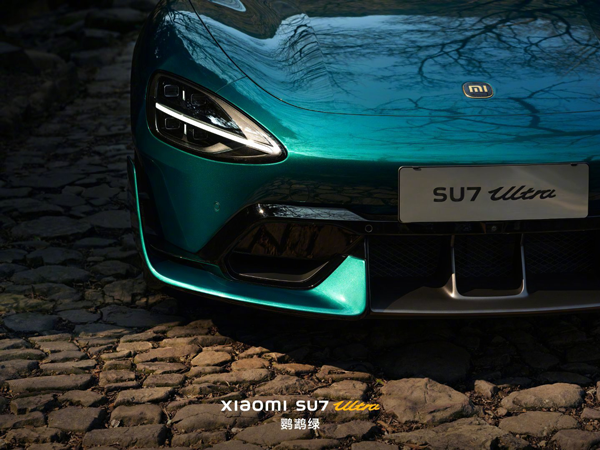 小米 SU7 Ultra 第三款車身配色揭曉：豪華色系“鸚鵡綠”