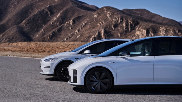 理想i8對標特斯拉Model X！側(cè)面比Model X更加厚實