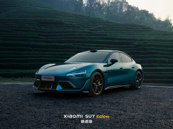 小米 SU7 Ultra 第三款車身配色揭曉：豪華色系“鸚鵡綠”
